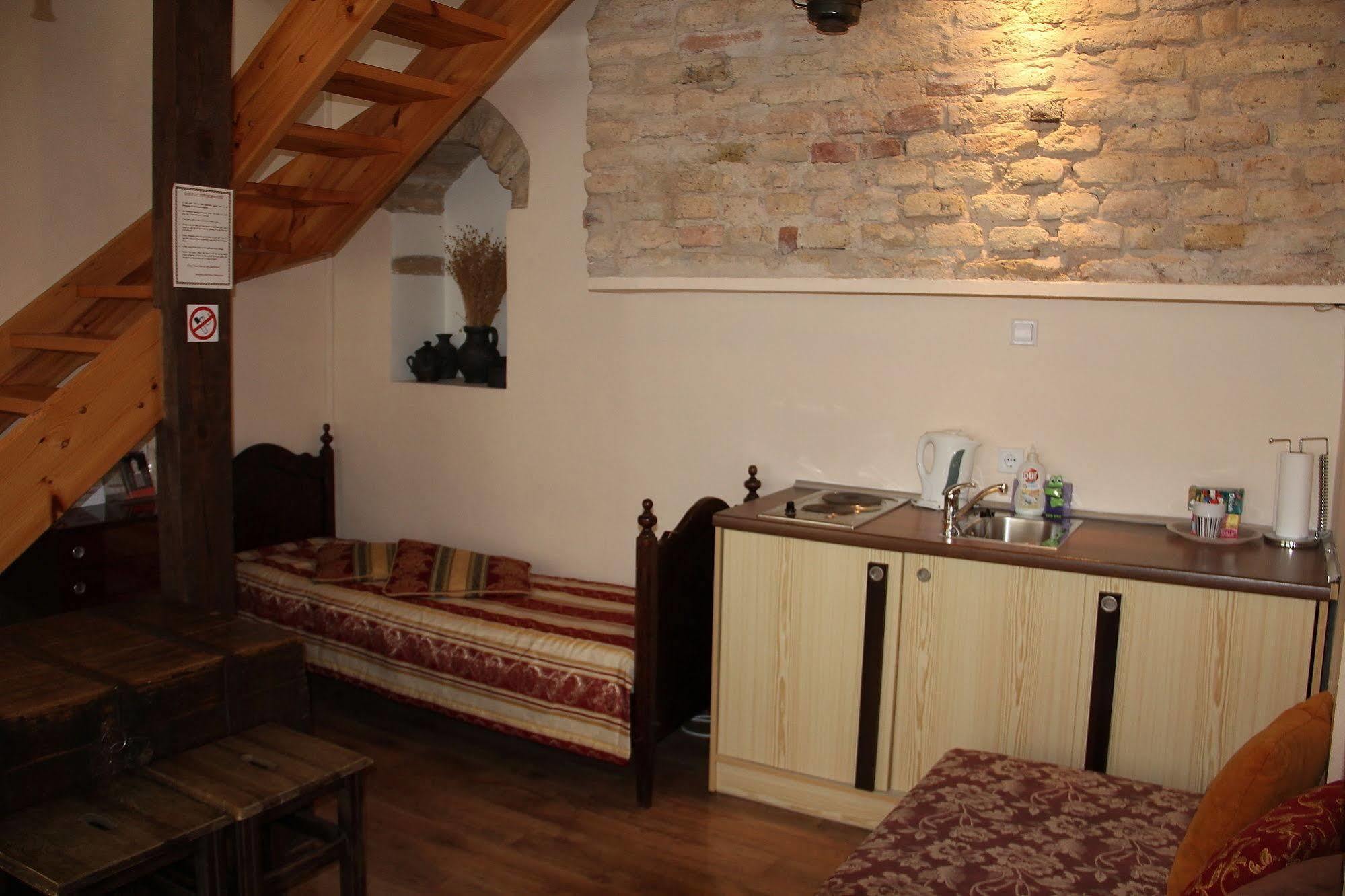 Bernardinu B&B House Vilnius Bagian luar foto